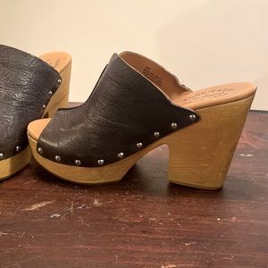 Blue/Black Kork-Ease platform sandals. Leather size 39.